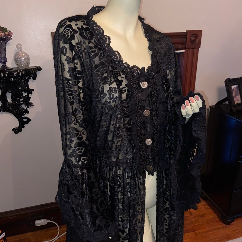 Black Kindergarten Flocked Velvet Overcoat